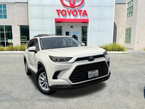Certified 2024 Toyota Grand Highlander FWD image 2