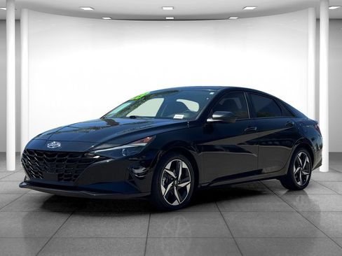 Used 2023 Hyundai Elantra SEL w/ Convenience Package FWD image 2