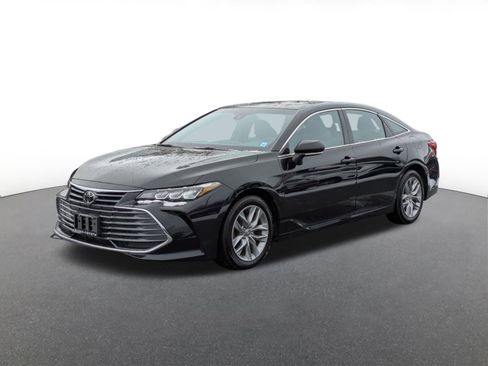 Used 2022 Toyota Avalon XLE w/ Moonroof Package image 5