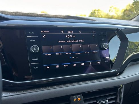 Used 2022 Volkswagen Taos SEL image 17