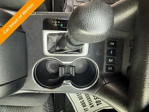 Used 2017 Toyota Highlander LE AWD/4WD image 15