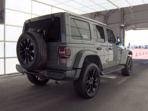 Used 2022 Jeep Wrangler Unlimited Sahara AWD/4WD image 2