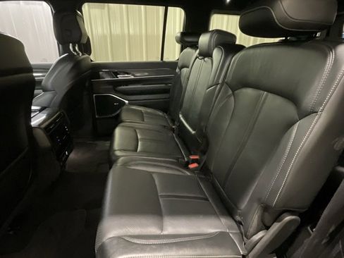 Used 2022 Jeep Wagoneer Series III image 11