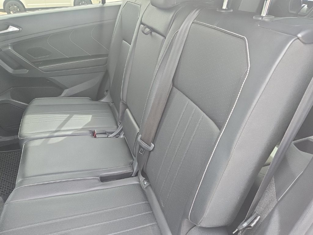 Used 2023 Volkswagen Tiguan SE R-Line FWD image 14