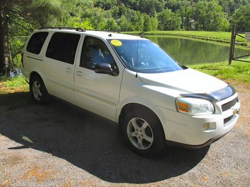 Used 2005 Chevrolet Uplander LS w/ LS Easy Order Package image 2