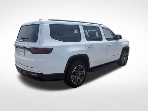 Used 2025 Jeep Wagoneer 4WD image 5