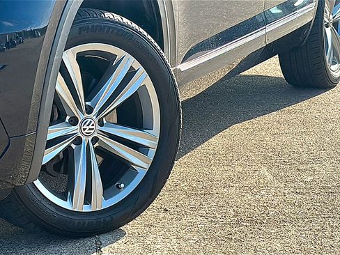 Used 2018 Volkswagen Atlas SEL w/ R-Line Package AWD/4WD image 3
