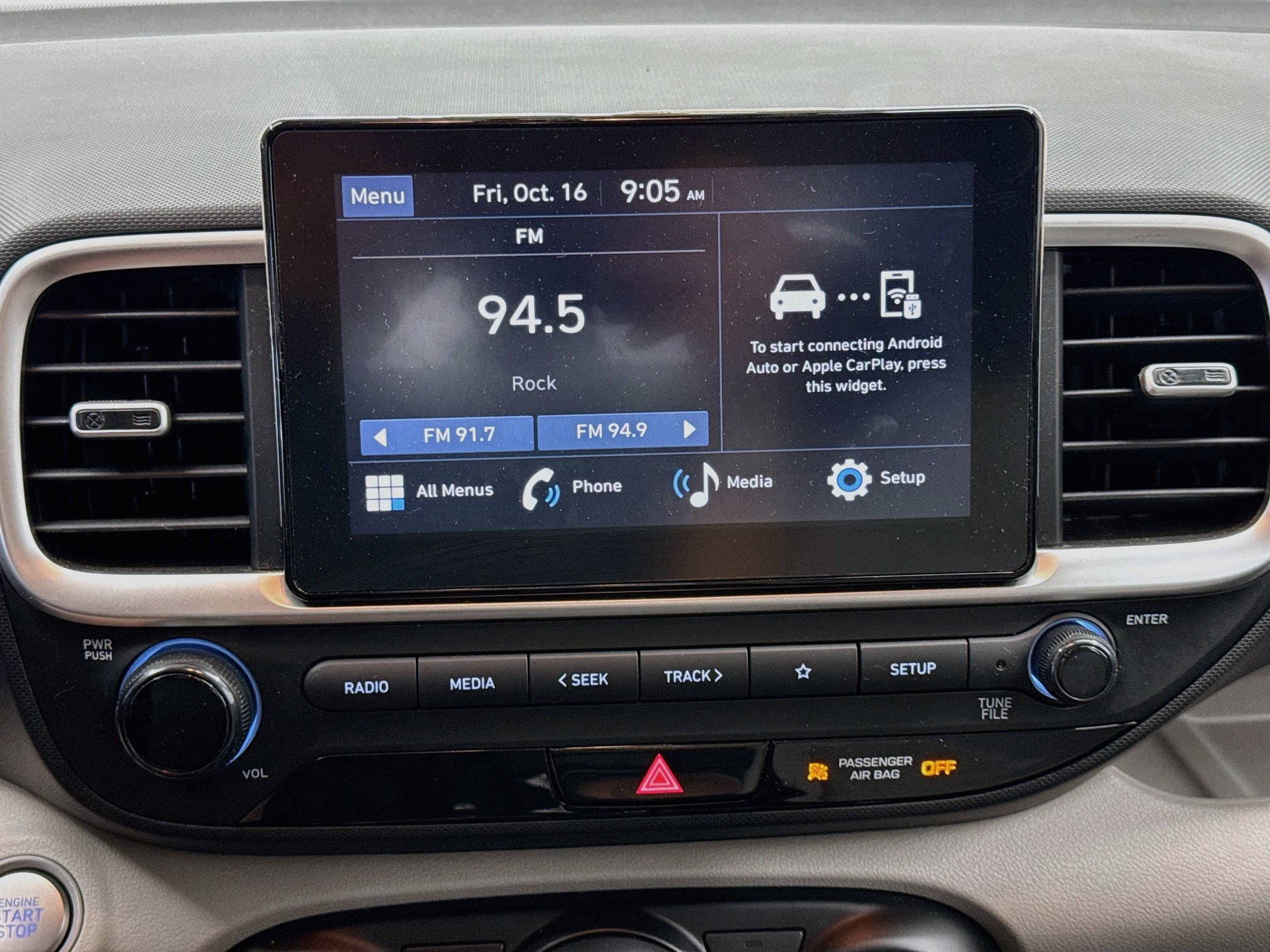 Used 2025 Hyundai Venue SEL FWD image 21