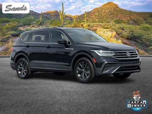 Used 2023 Volkswagen Tiguan SE w/ Panoramic Sunroof Package image 1
