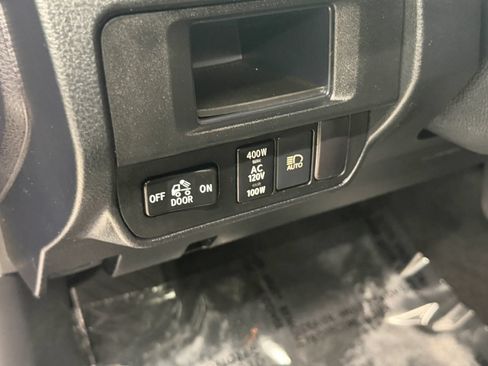 Used 2018 Toyota Tacoma TRD Sport w/ Technology Package AWD/4WD image 23