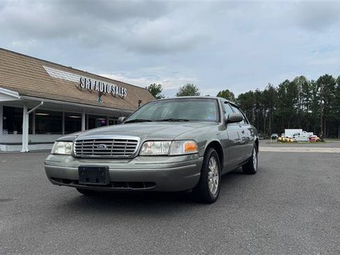Used 2003 Ford Crown Victoria LX RWD image 2