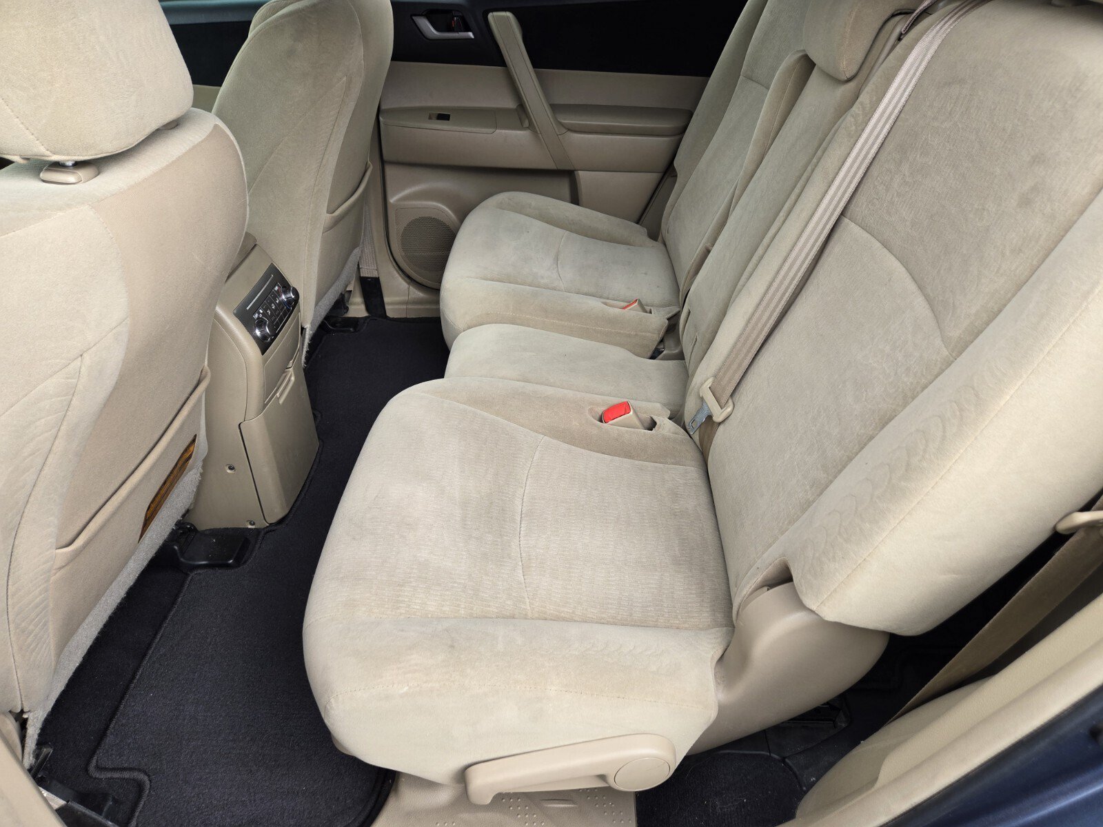 Used 2013 Toyota Highlander Plus FWD image 8