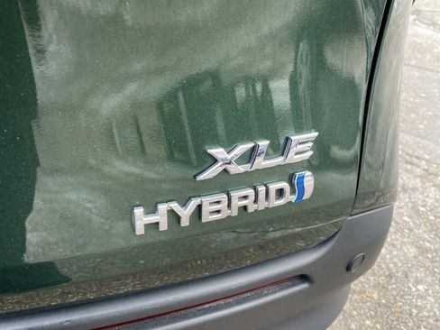 Used 2024 Toyota Sienna XLE image 5