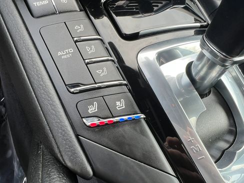 Used 2016 Porsche Cayenne AWD/4WD image 18