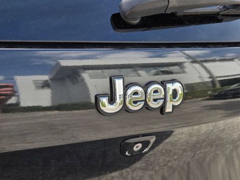 Used 2014 Jeep Cherokee Limited w/ Luxury Group AWD/4WD image 11