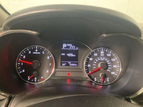 Used 2017 Kia Forte LX image 11