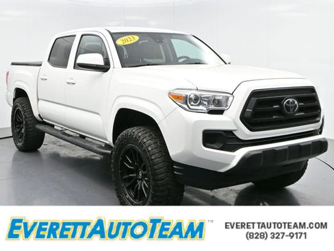 Used 2023 Toyota Tacoma SR AWD/4WD image 1