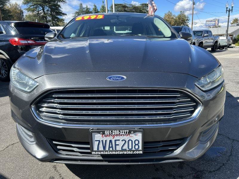 Used 2015 Ford Fusion SE FWD image 2