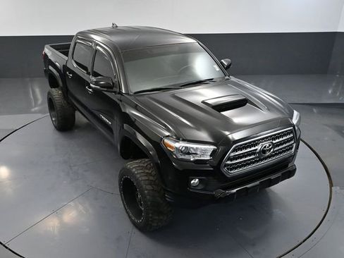 Used 2017 Toyota Tacoma TRD Sport w/ Tow Package image 56