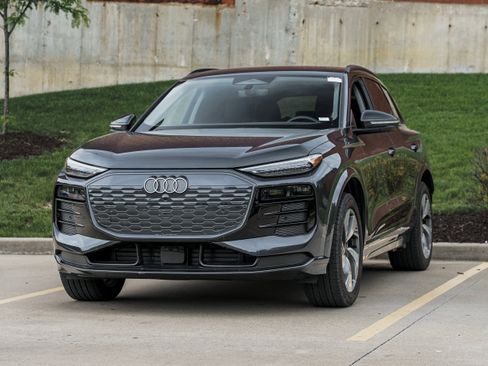 Used 2025 Audi Q6 e-tron Premium Plus w/ Premium Plus AWD/4WD image 7