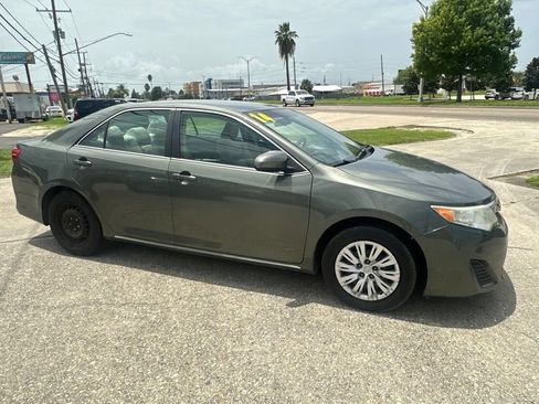 Used 2014 Toyota Camry LE FWD image 3