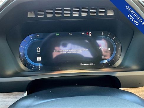 Certified 2025 Volvo XC90 B6 Plus image 28