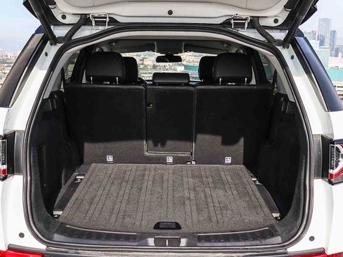 Used 2018 Land Rover Discovery Sport HSE image 27