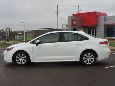 Used 2023 Toyota Corolla LE image 9