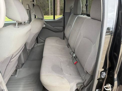 Used 2016 Nissan Frontier SV image 13