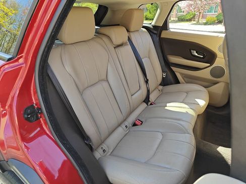 Used 2017 Land Rover Range Rover Evoque SE image 11