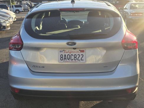 Used 2017 Ford Focus SE FWD image 2