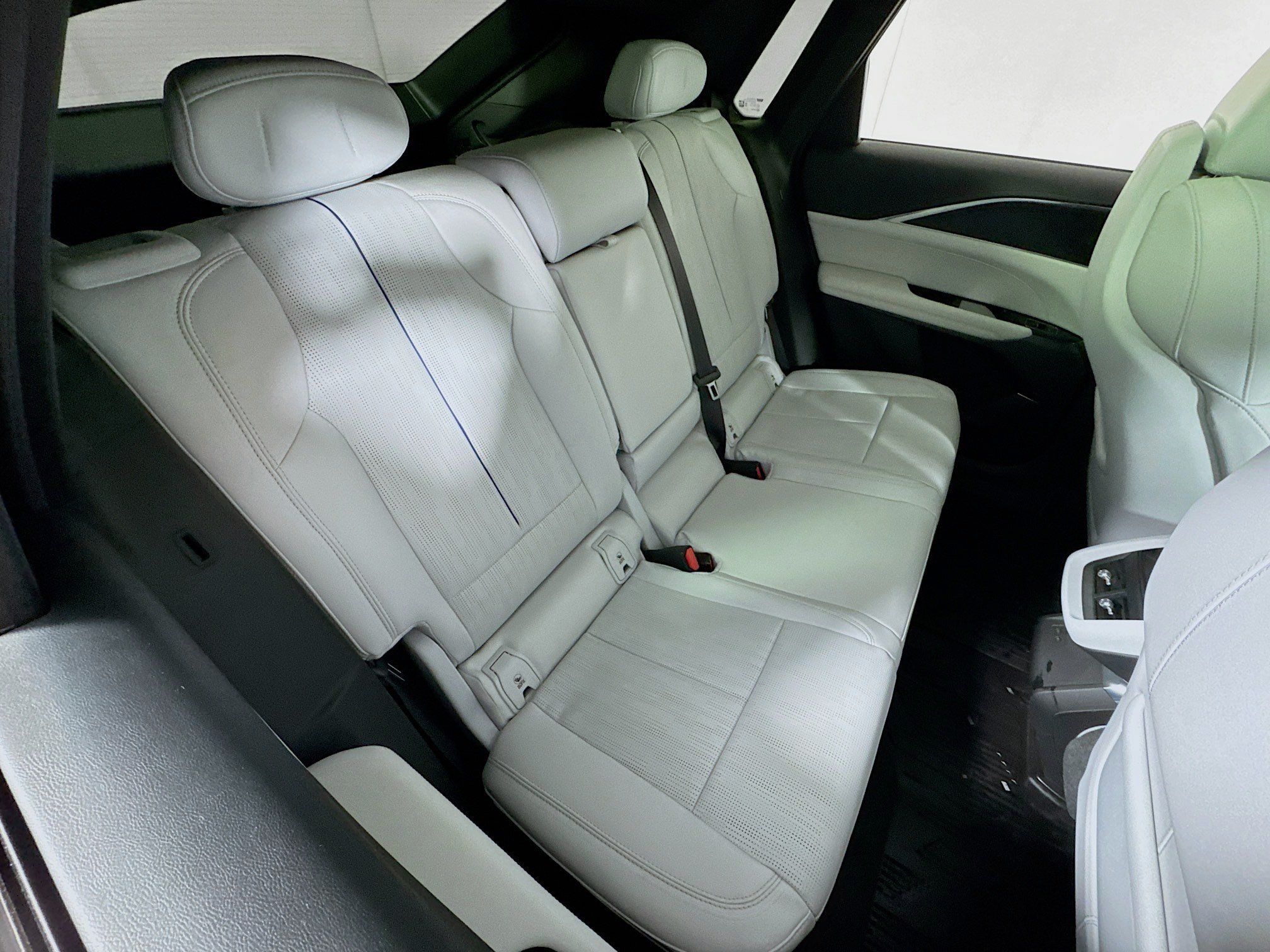 Used 2024 Cadillac Lyriq Luxury w/ LPO, Floor Liner Package AWD/4WD image 27