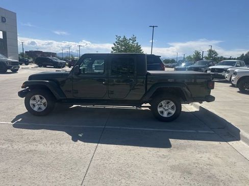 Used 2022 Jeep Gladiator Sport AWD/4WD image 3