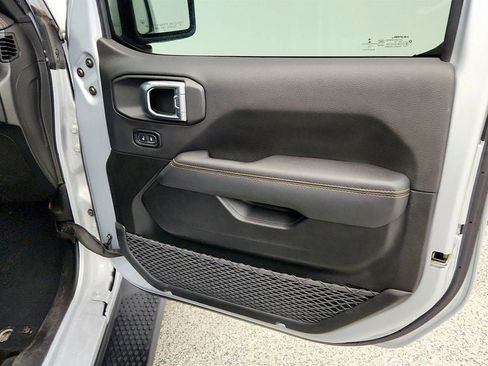 Used 2022 Jeep Wrangler Unlimited Sahara AWD/4WD image 26
