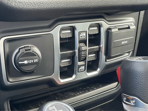 New 2025 Jeep Gladiator Sport image 16