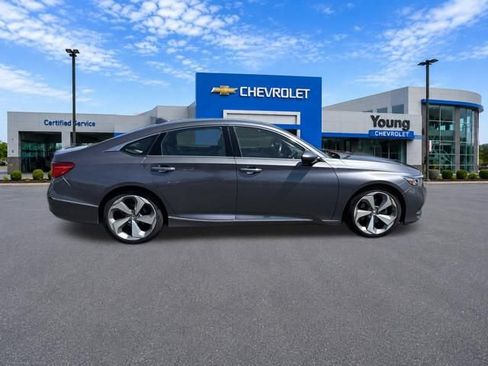 Used 2018 Honda Accord Touring image 8