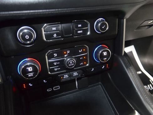 Used 2022 Chevrolet Tahoe Z71 w/ Luxury Package image 34