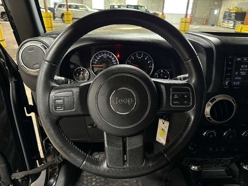 Used 2018 Jeep Wrangler Unlimited Sahara image 18