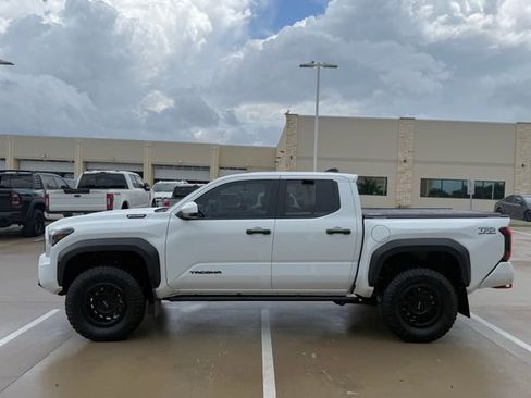Used 2024 Toyota Tacoma TRD Off-Road AWD/4WD image 7