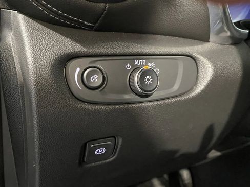 Used 2023 Chevrolet Blazer LT image 13