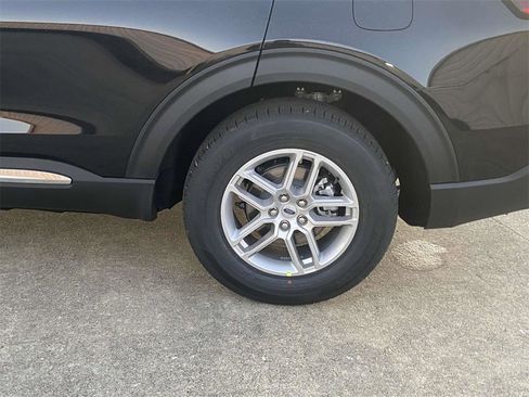 New 2025 Ford Explorer Active image 10