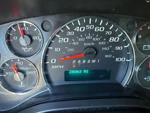 Used 2019 Chevrolet Express 2500 w/ Driver Convenience Package RWD image 4