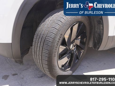 Used 2024 Volkswagen Atlas Cross Sport SE image 11