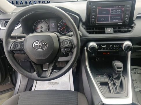 Used 2020 Toyota RAV4 LE FWD image 10