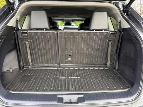 Certified 2023 Toyota Highlander XLE image 10