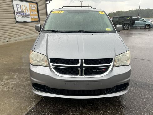 Used 2014 Dodge Grand Caravan SXT FWD image 2