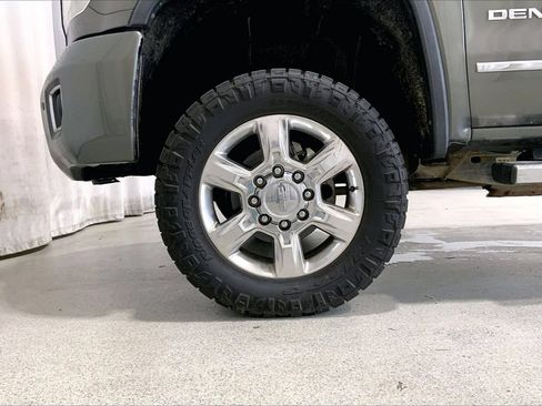 Used 2017 GMC Sierra 2500 Denali w/ Duramax Plus Package AWD/4WD image 6
