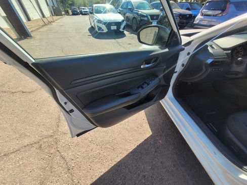 Used 2025 Nissan Altima 2.5 SV image 10