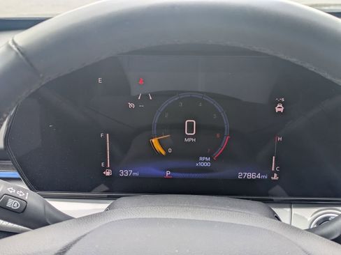 Used 2025 Chevrolet Trax LT w/ LT Convenience Package FWD image 15