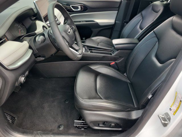 Used 2025 Jeep Compass Limited AWD/4WD image 5